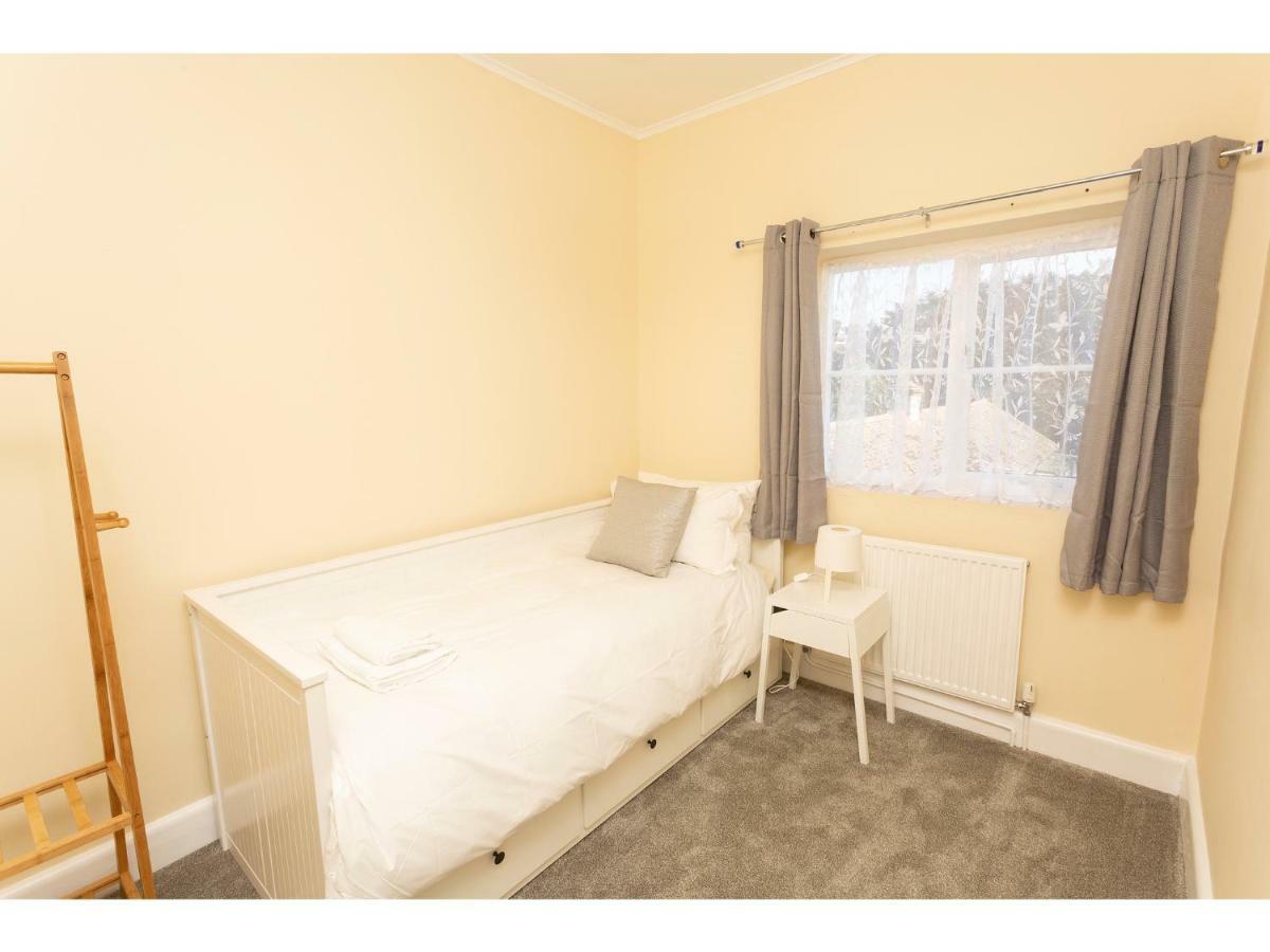 דיל Sandown Villa Holiday Home מראה חיצוני תמונה